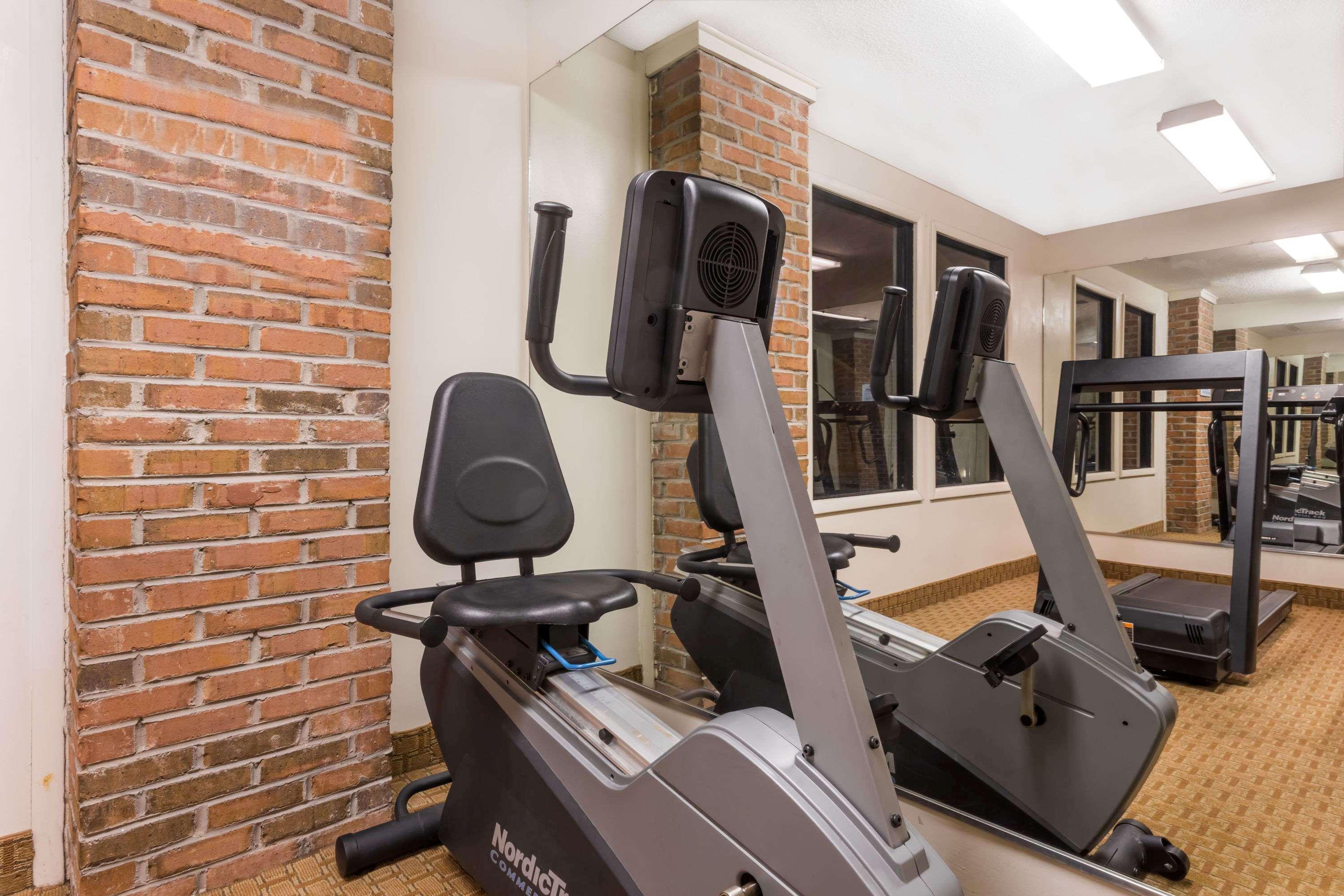 Baymont By Wyndham Lagrange Hotel Ngoại thất bức ảnh