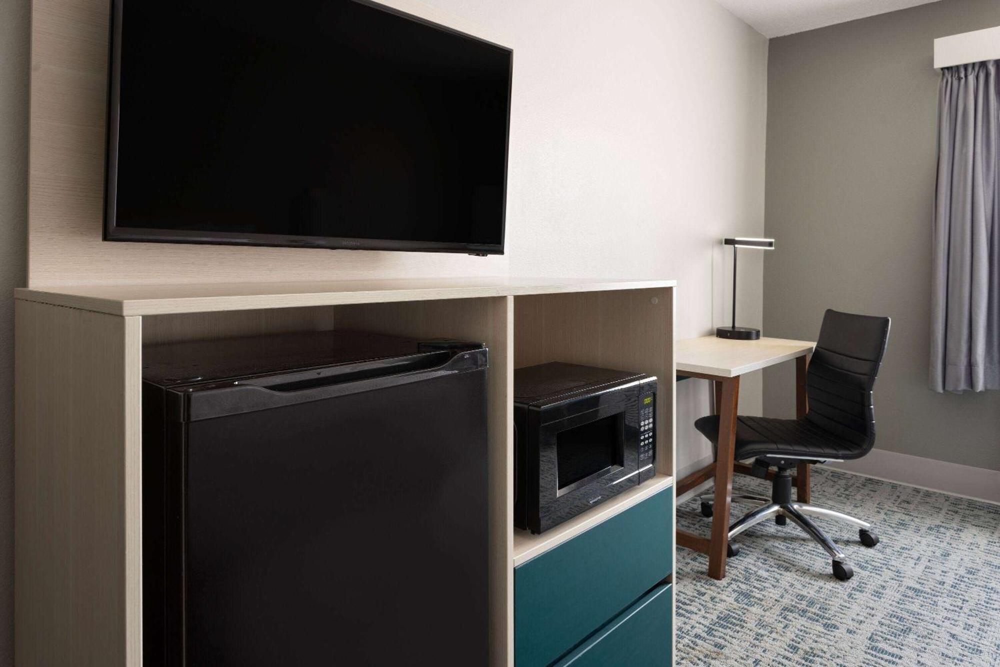Baymont By Wyndham Lagrange Hotel Ngoại thất bức ảnh