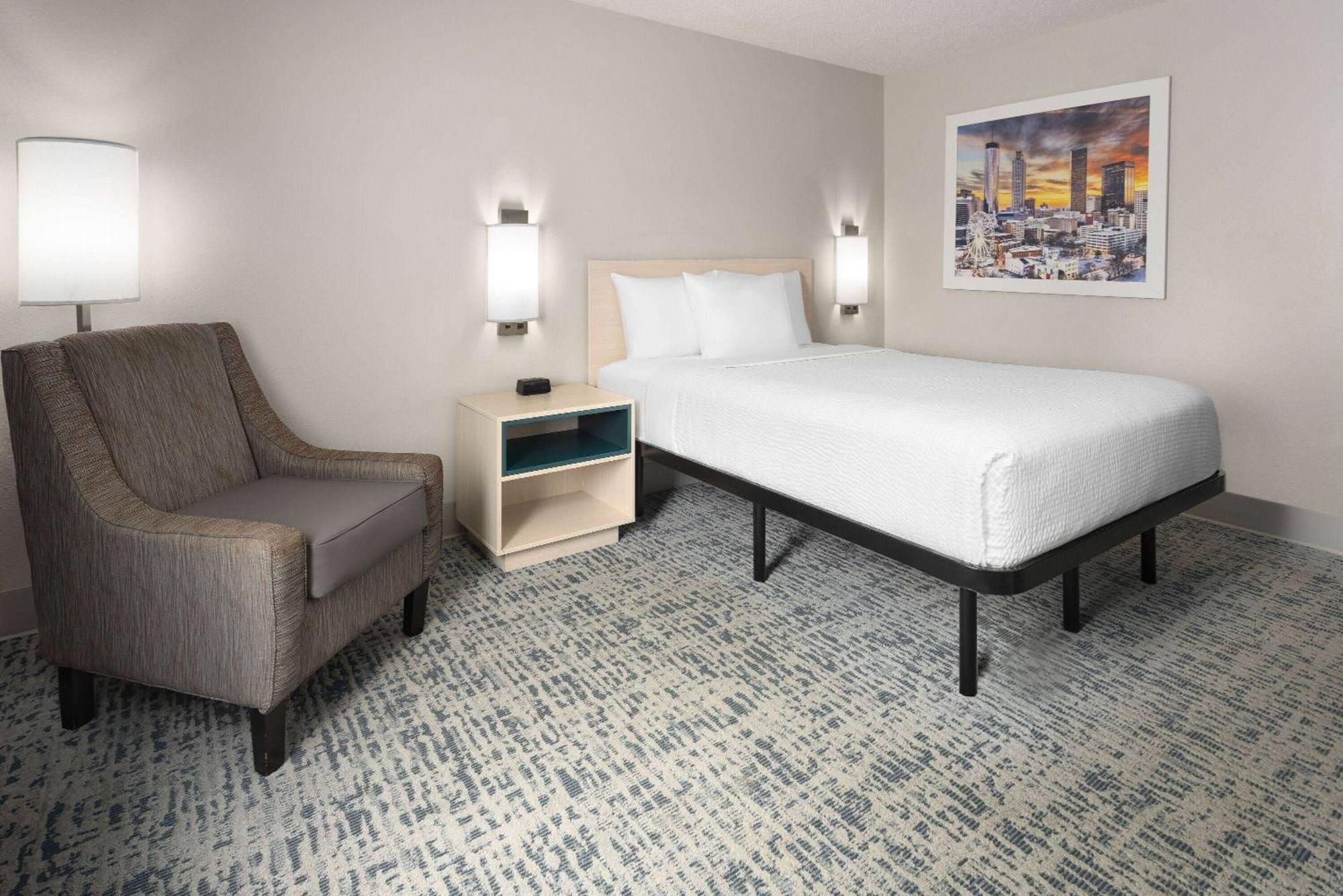Baymont By Wyndham Lagrange Hotel Ngoại thất bức ảnh